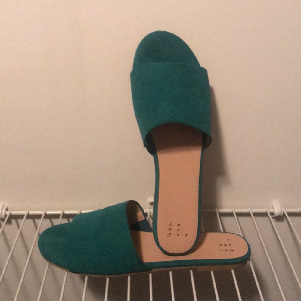 Green sandal slides